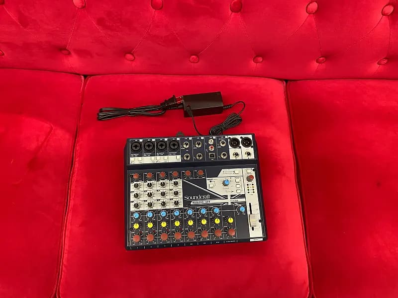 Soundcraft Notepad-12FX Small Format 12-Input Mixing Console Used
