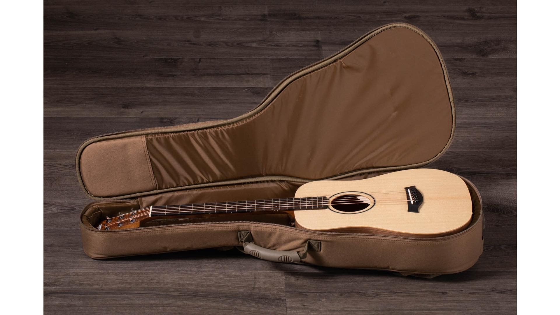 Taylor BT1e Baby Taylor acoustic electric natural with gig bag