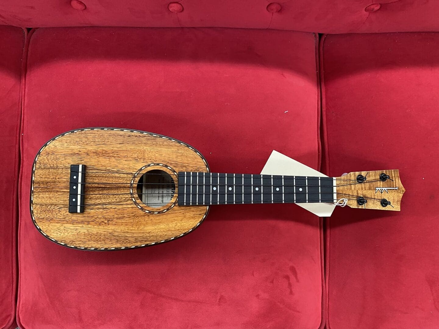 Kamaka HP-1D Pineapple Deluxe Ukulele with Case Mint $2995 - Image 11