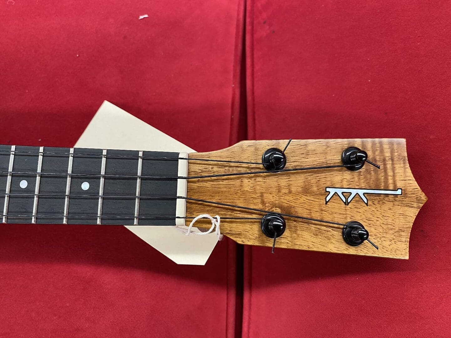Kamaka HP-1D Pineapple Deluxe Ukulele with Case Mint $2995 - Image 4