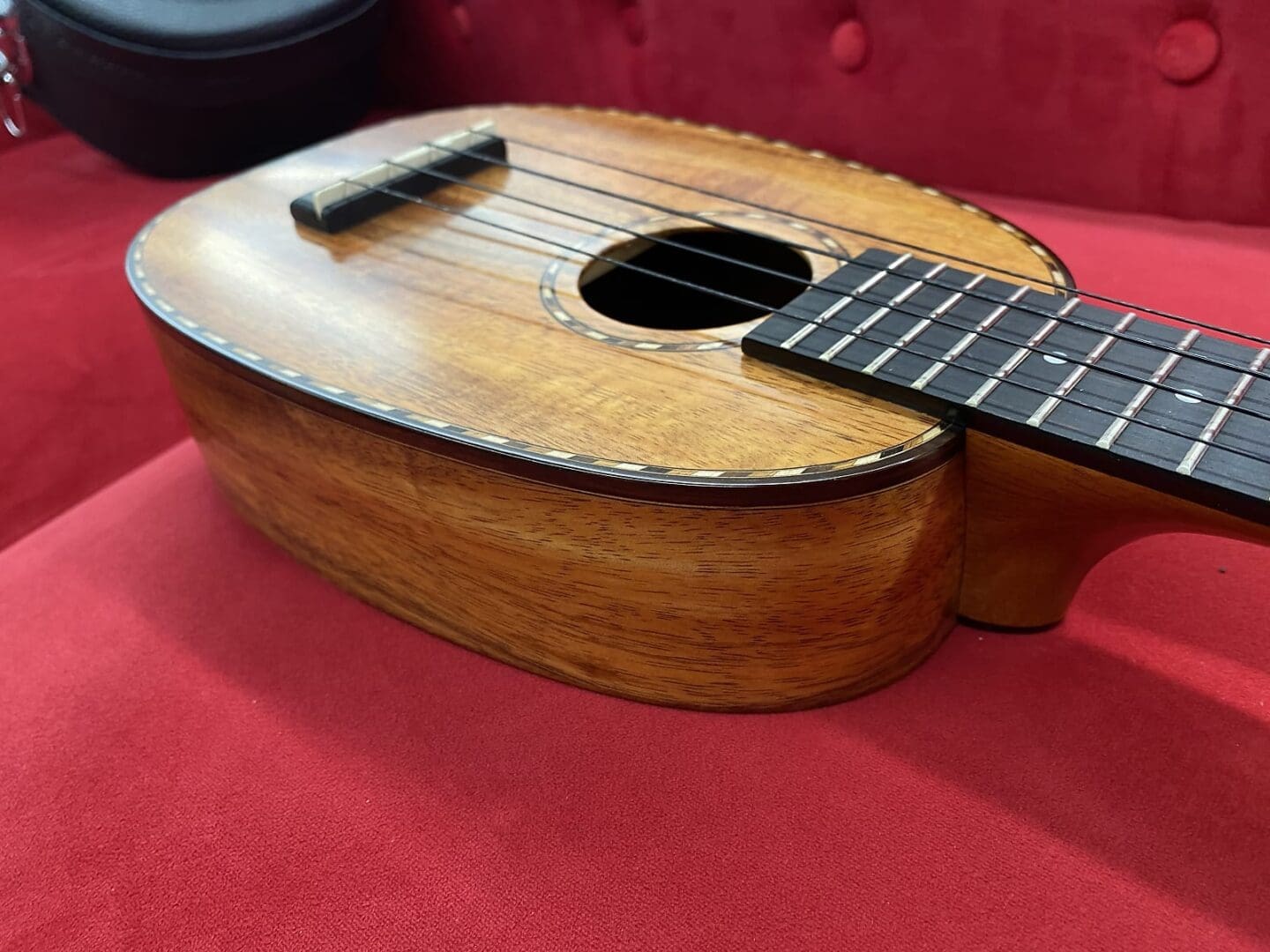 Kamaka HP-1D Pineapple Deluxe Ukulele with Case Mint $2995 - Image 9