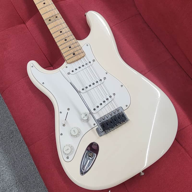Lefty Fender Standard Stratocaster with Maple Fretboard 1998- Arctic White - Image 3