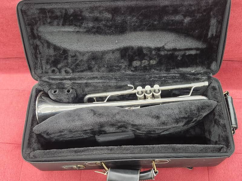Yamaha XENO Custom trumpet YTR8335R - Silver with case used