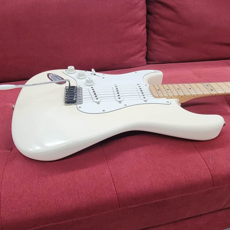 Lefty Fender Standard Stratocaster with Maple Fretboard 1998- Arctic White - Image 5