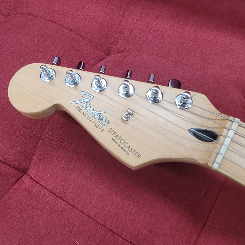Lefty Fender Standard Stratocaster with Maple Fretboard 1998- Arctic White - Image 6