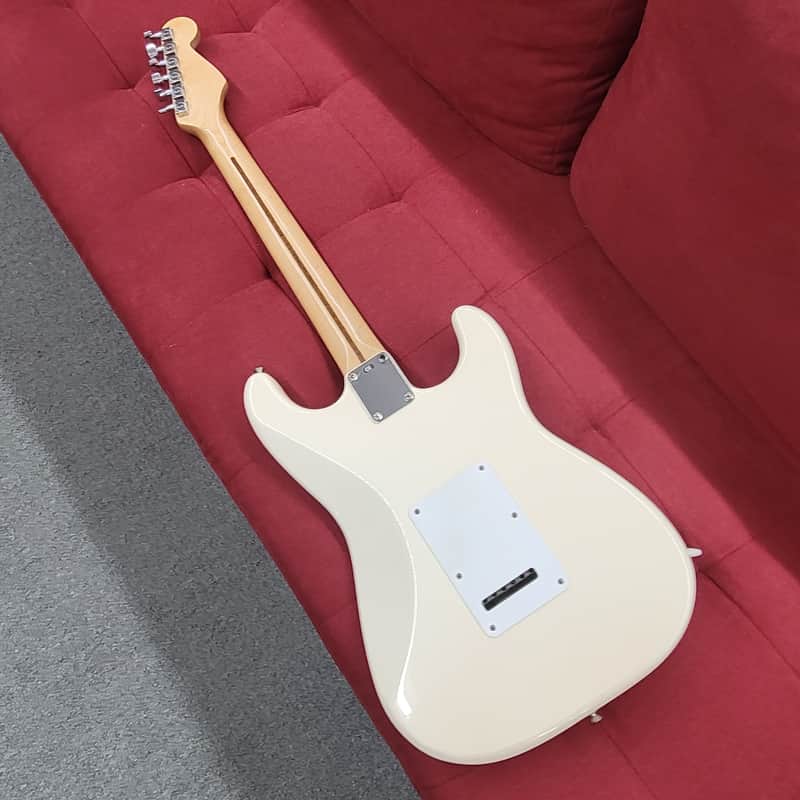 Lefty Fender Standard Stratocaster with Maple Fretboard 1998- Arctic White - Image 7