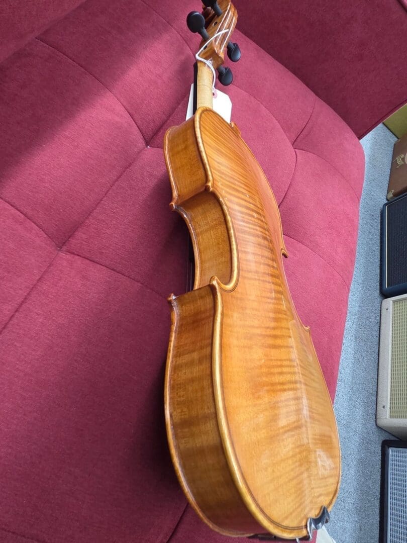 Lorenzo Advance - 4/4 Size Flamed violin with deluxe case - Image 2