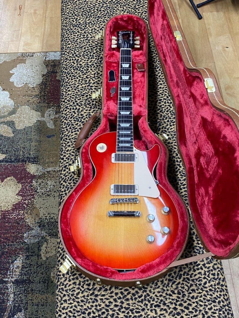 Gibson Les Paul Deluxe 70s Reissue 2021 - Cherry Sunburst w/ Case