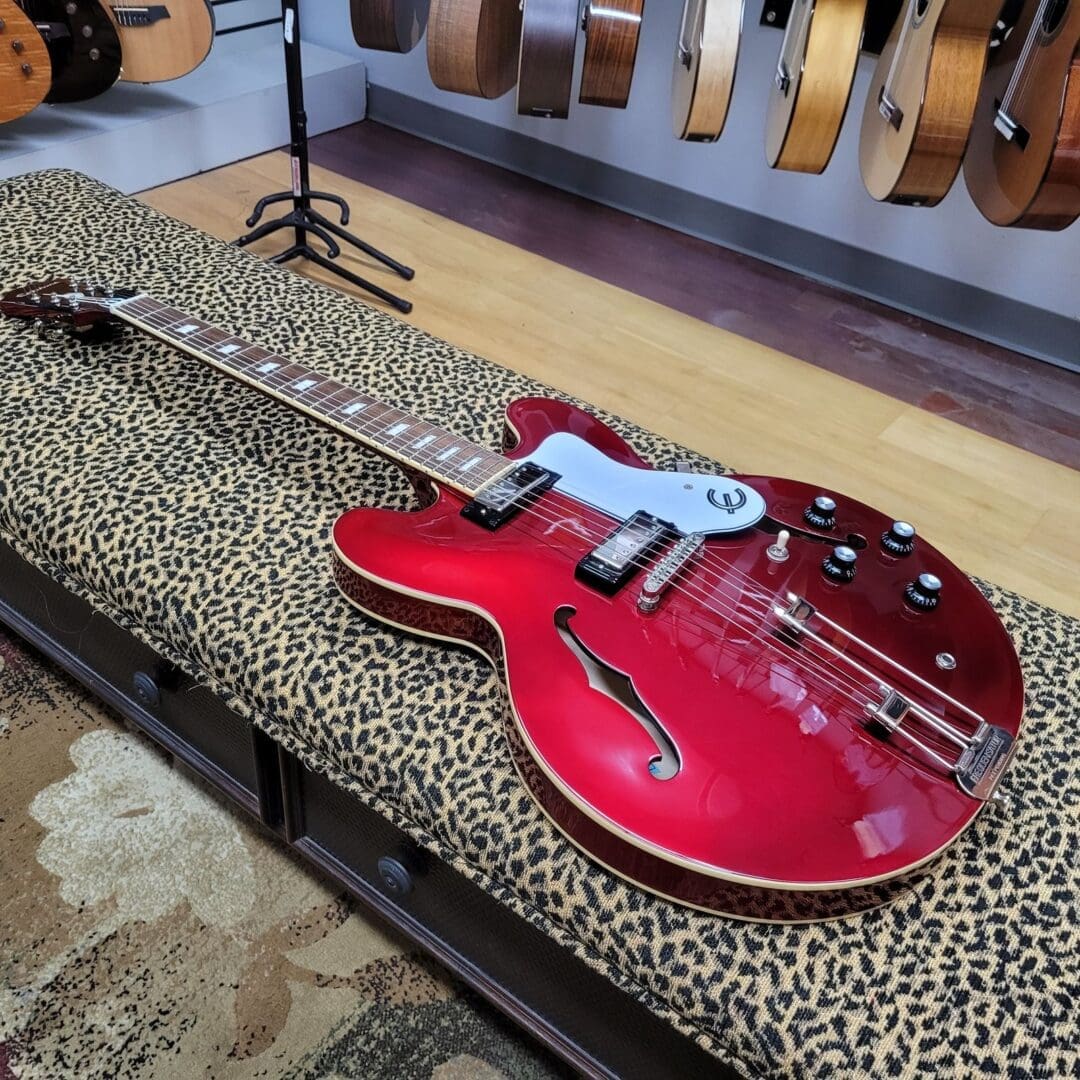 Epiphone Riviera Reissue - Sparkling Burgundy - Victor Litz