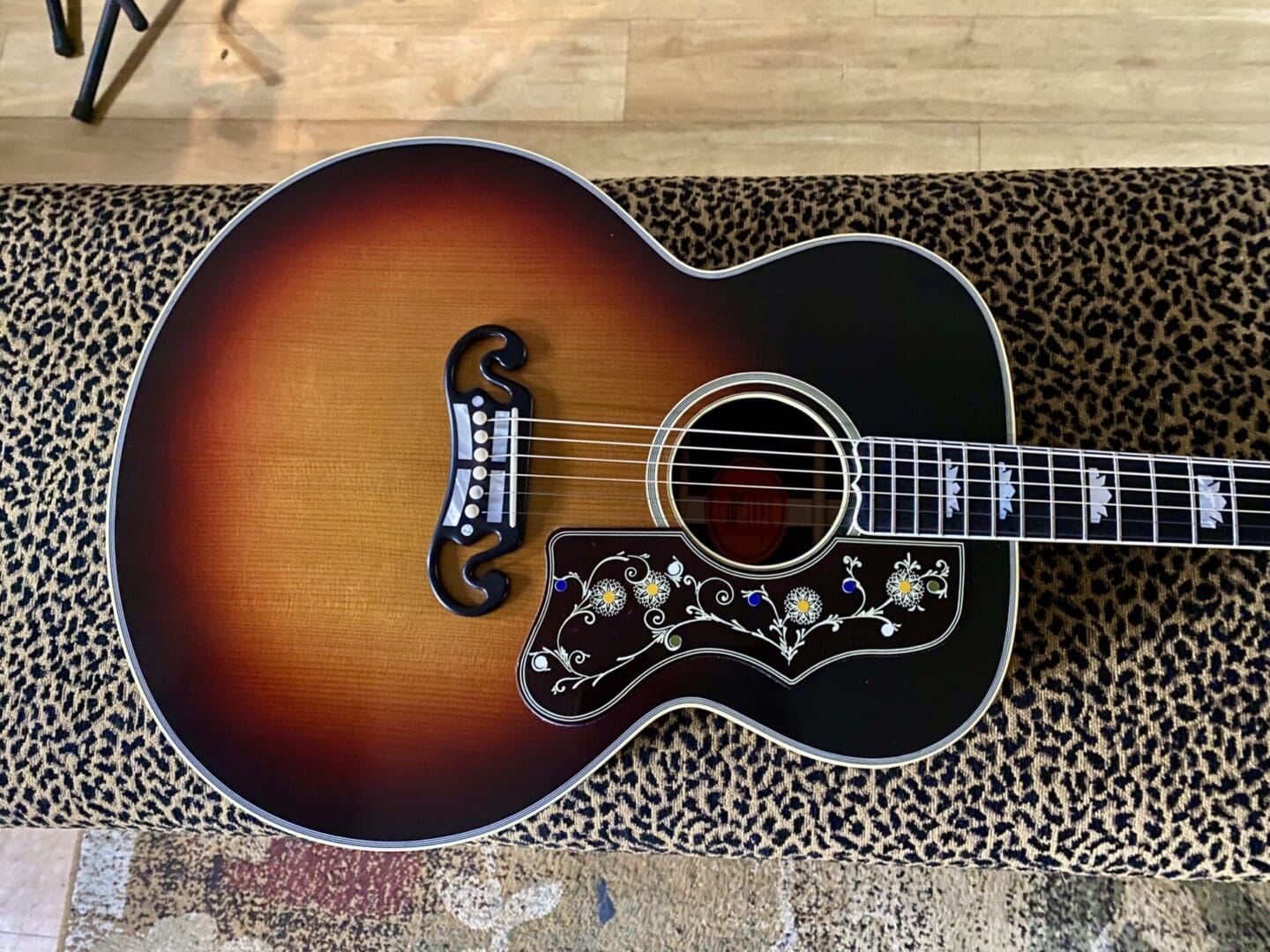 Gibson Custom Murphy Lab Pre-War SJ-200 Rosewood Ultra Light Aged Acoustic Guitar 2024 - Faded Vintage Sunburst - Image 4
