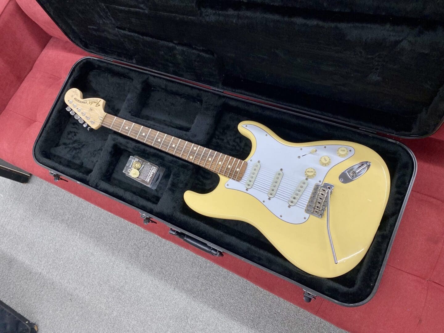 Fender Yngwie Malmsteen Stratocaster with Scalloped Rosewood Fingerboard 2017 - Vintage White