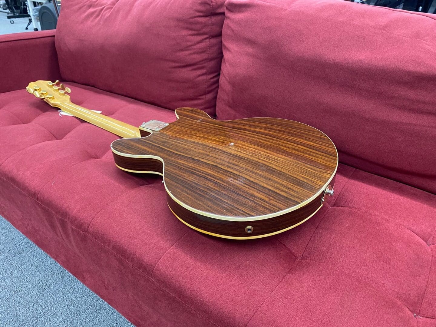 Ventura V-1502 Al Ciaola Copy Electric Guitar 1970's - Walnut w/ Case Made in Japan - Image 4