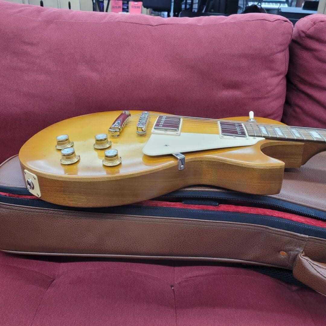 Gibson Les Paul 60's Tribute with Gigbag 2015 - Worn Honey Burst - Image 17