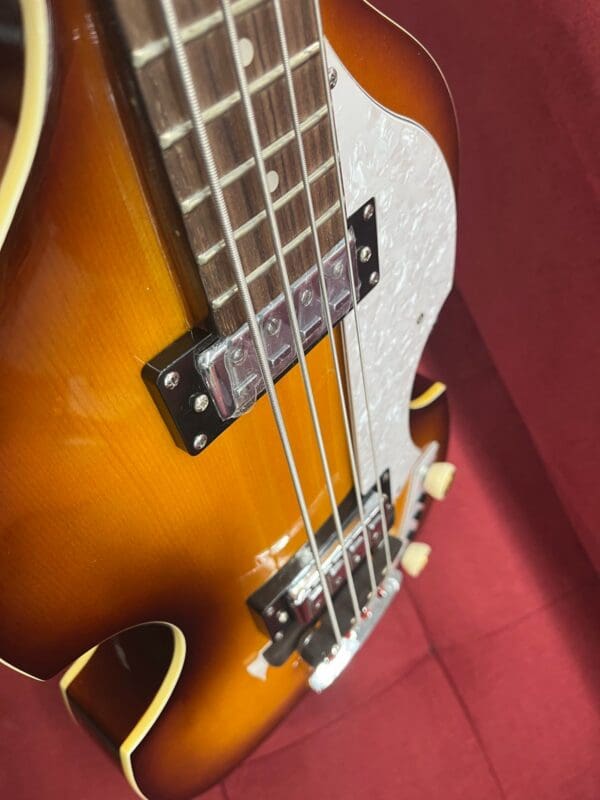 Hofner HI-BB-PE-SB Violin Bass - Sunburst - Victor Litz