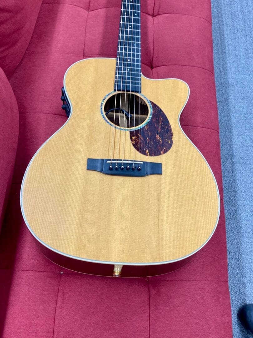 Martin OMC-16RE Premium Acoustic-Electric Guitar 2003 - Natural - Image 3