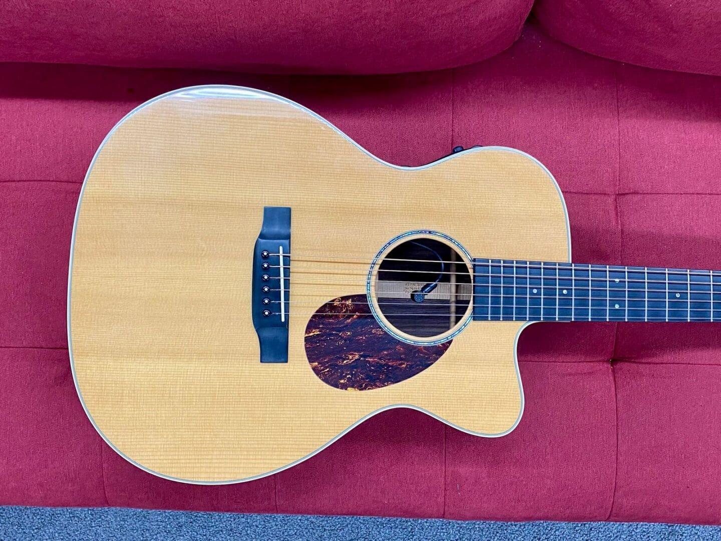 Martin OMC-16RE Premium Acoustic-Electric Guitar 2003 - Natural - Image 10