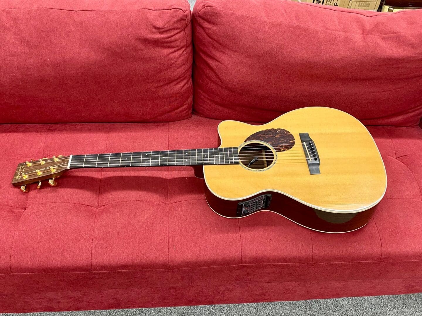 Martin OMC-16RE Premium Acoustic-Electric Guitar 2003 - Natural - Image 11