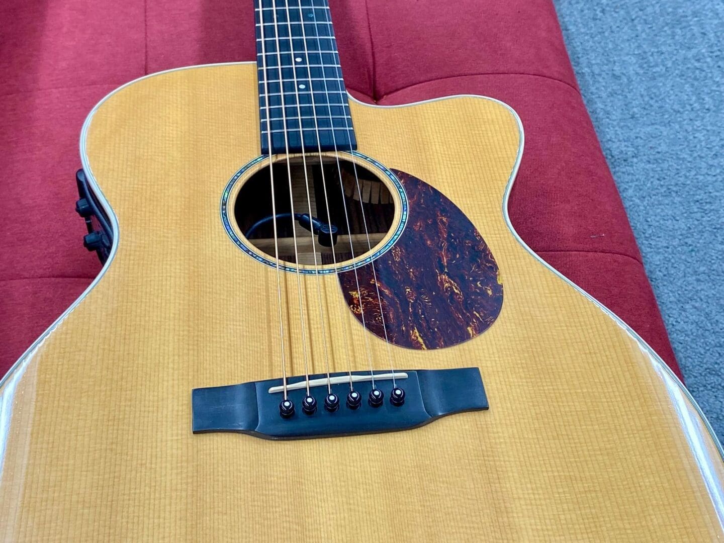 Martin OMC-16RE Premium Acoustic-Electric Guitar 2003 - Natural - Image 4
