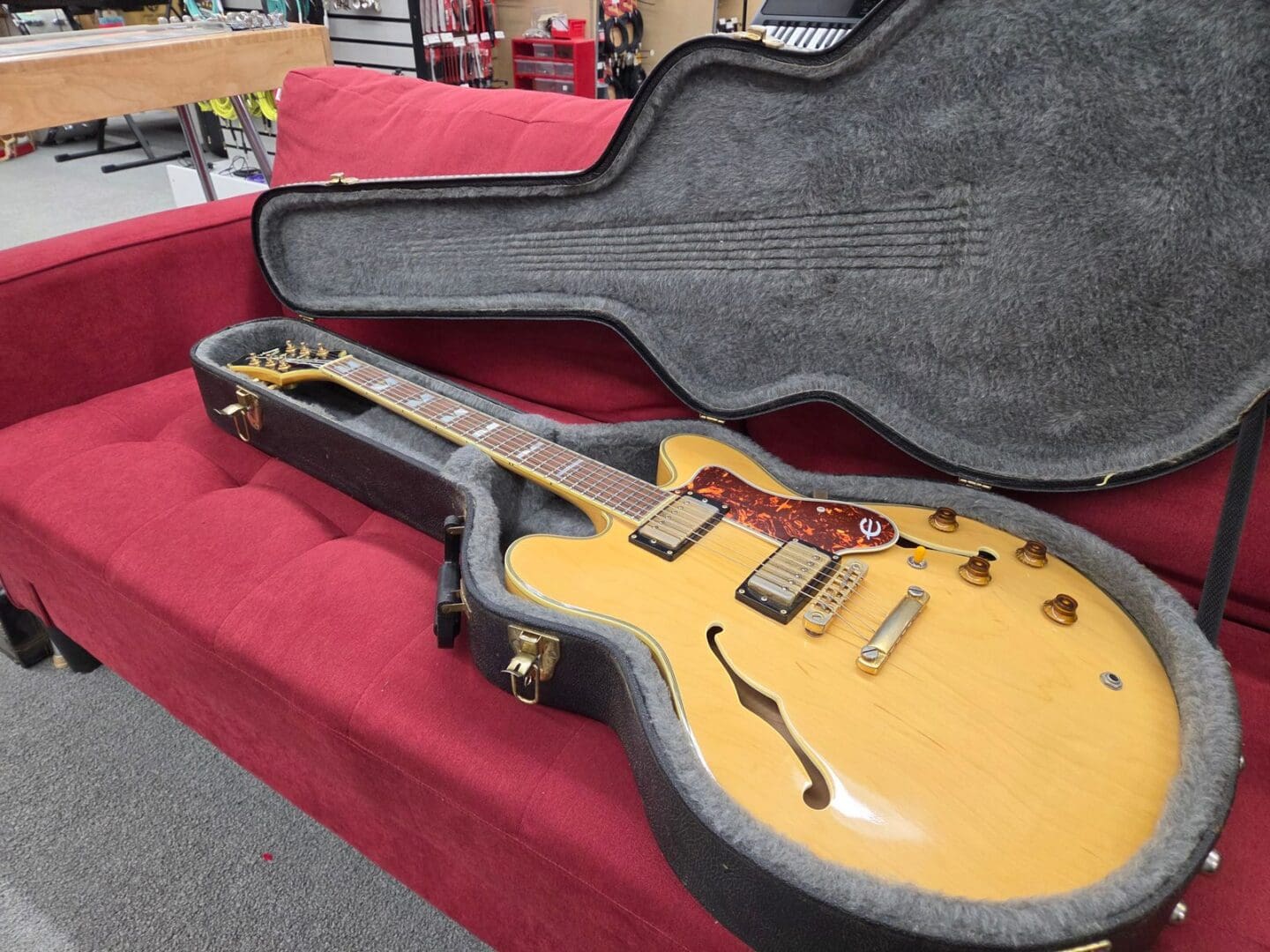 【4/10まで！特価‼️】Epiphone Sheraton II 純正ケース付き Epiphone Sheraton II with Case - Natural - Victor Litz
