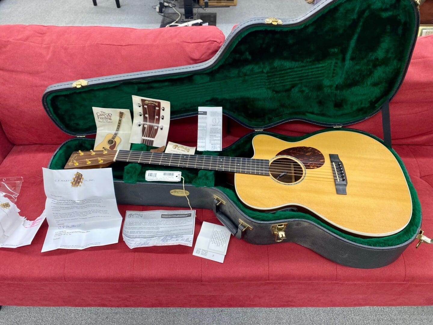 Martin OMC-16RE Premium Acoustic-Electric Guitar 2003 - Natural - Image 16