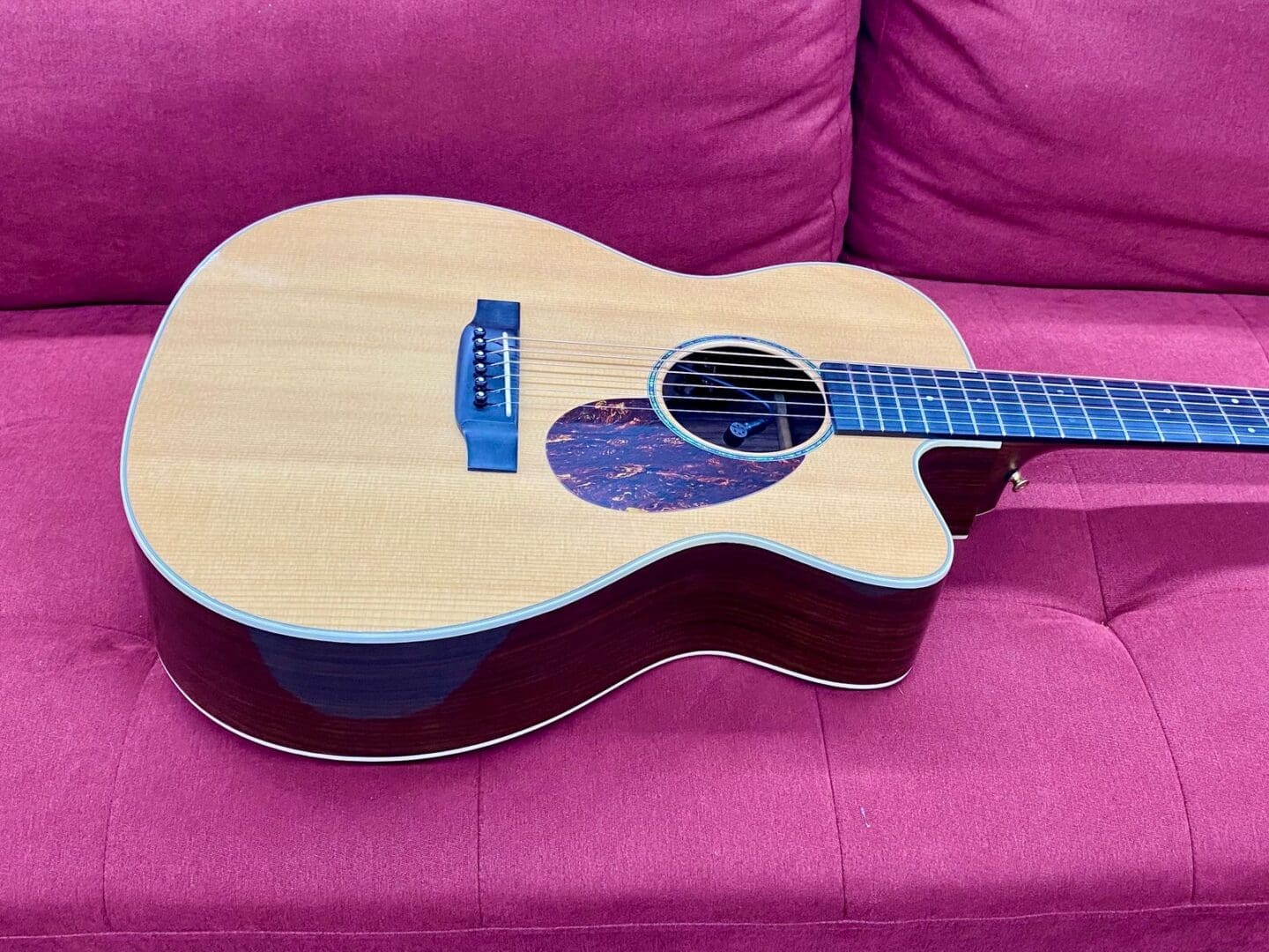 Martin OMC-16RE Premium Acoustic-Electric Guitar 2003 - Natural - Image 13