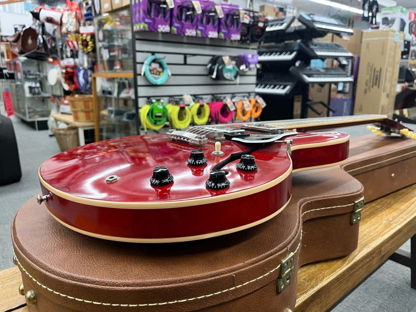 Gibson ES-335 Dot Memphis 2013 - Satin Red W/ Gibson Case - Victor