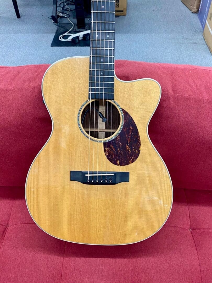 Martin OMC-16RE Premium Acoustic-Electric Guitar 2003 - Natural - Image 7