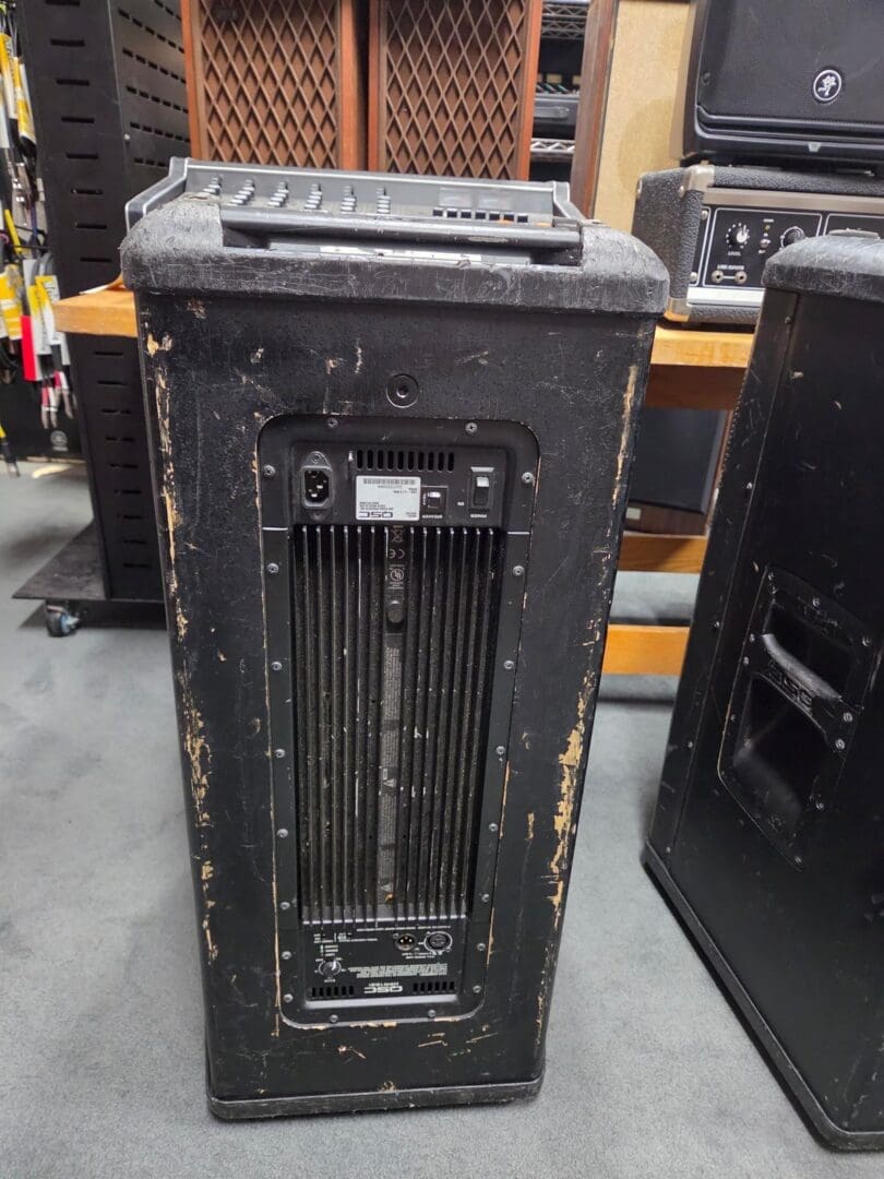 QSC HPR152i 15" 500 watt Powered Speakers Pair - Black Local Pickup Only!! - Image 21