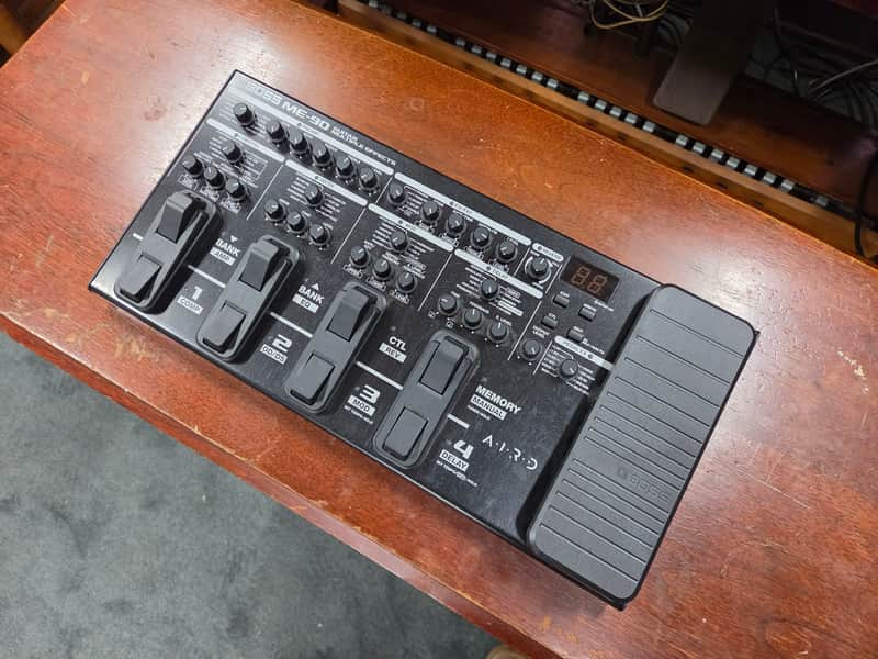 BOSS ME-5 GUITAR MULTIPLE EFFECTS 本体 Boss ME-5 multieffects