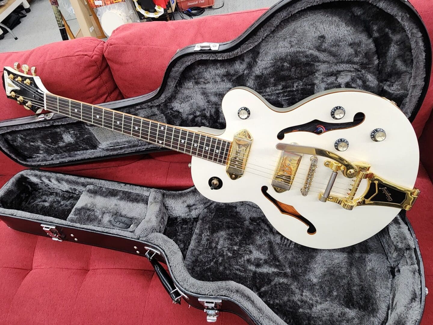 Epiphone Wild Kat - Pearl white gold hardware