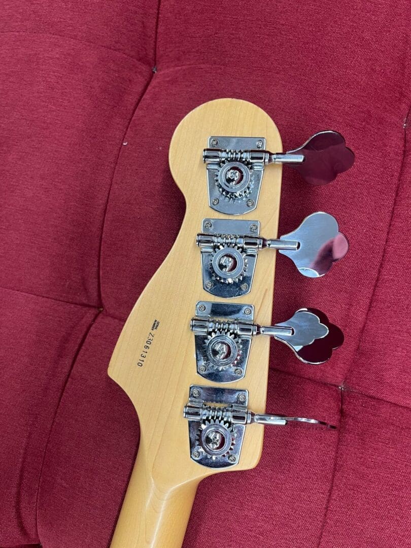 Fender Highway One Precision Bass with Rosewood Fretboard 2003 - Honey Blonde Transparent - Image 4