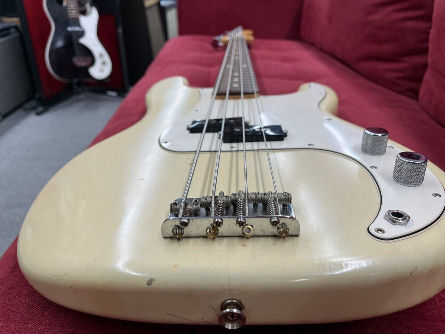 Fender Highway One Precision Bass with Rosewood Fretboard 2003 - Honey Blonde Transparent - Image 9