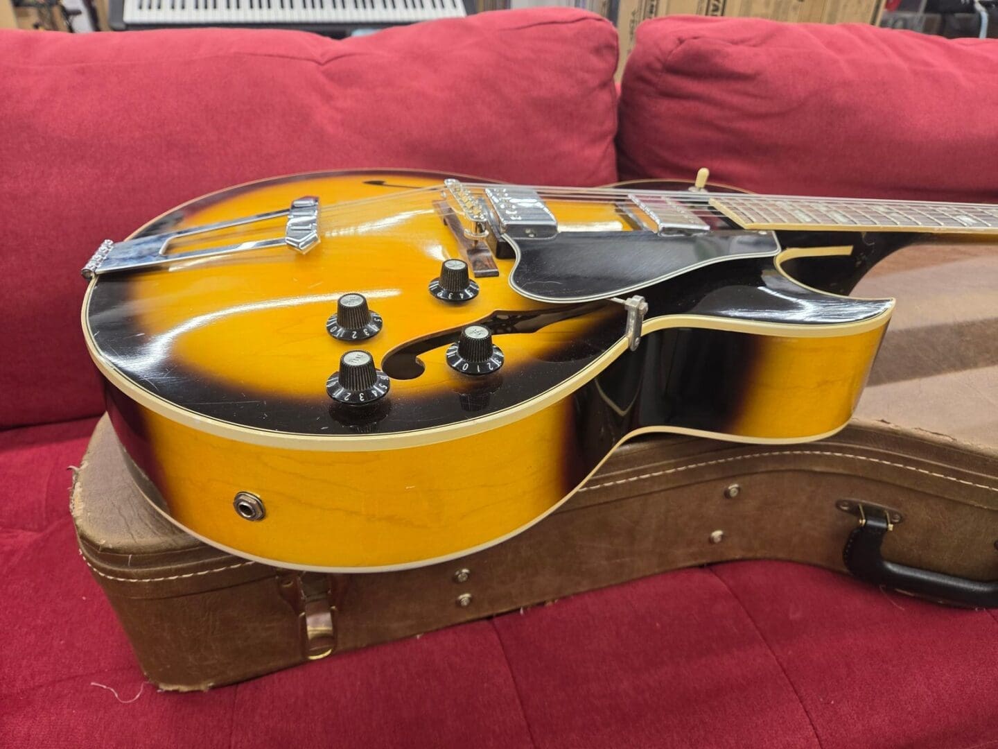Gibson ES-175D 1976 with Case- Sunburst - Image 2