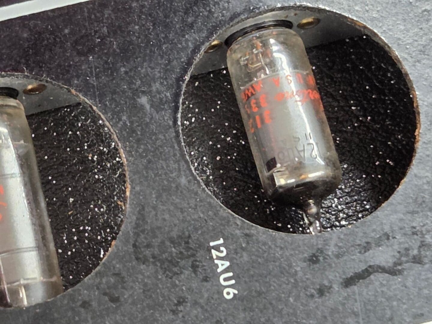Silvertone Guitar in case with amp - Black Silvertone 1448 - Image 4