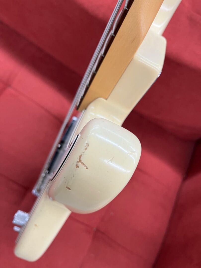 Fender Highway One Precision Bass with Rosewood Fretboard 2003 - Honey Blonde Transparent - Image 10