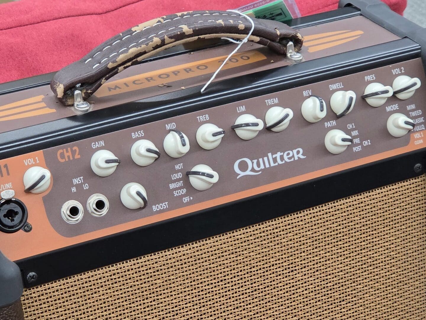 Quilter Mp200-10 2013 MicroPro 200 amp with cover and foot switch - Image 3