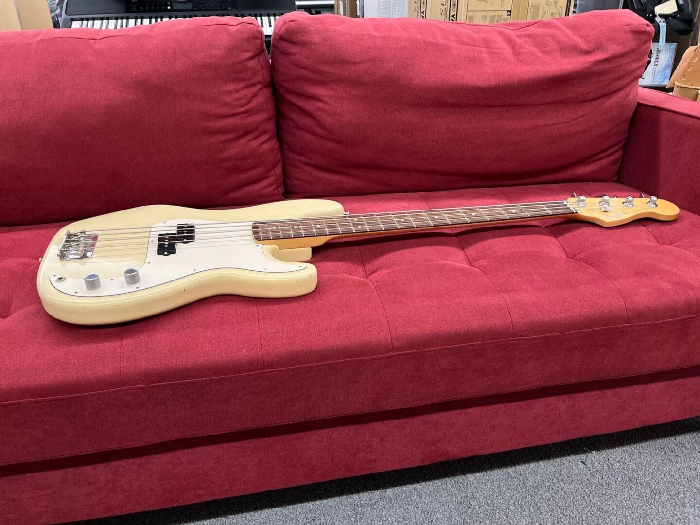 Fender Highway One Precision Bass with Rosewood Fretboard 2003 - Honey Blonde Transparent - Image 16