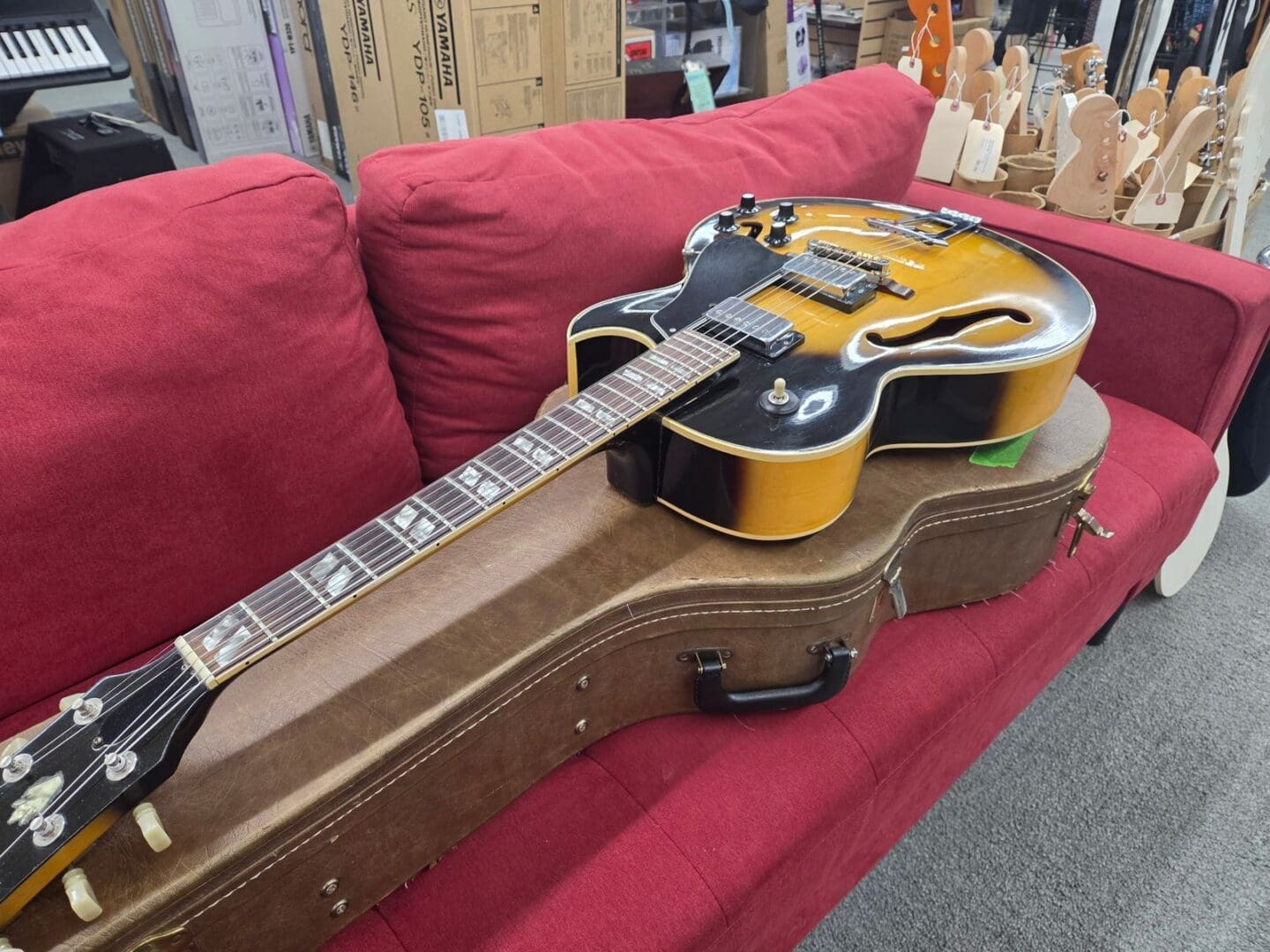 Gibson ES-175D 1976 with Case- Sunburst - Image 17