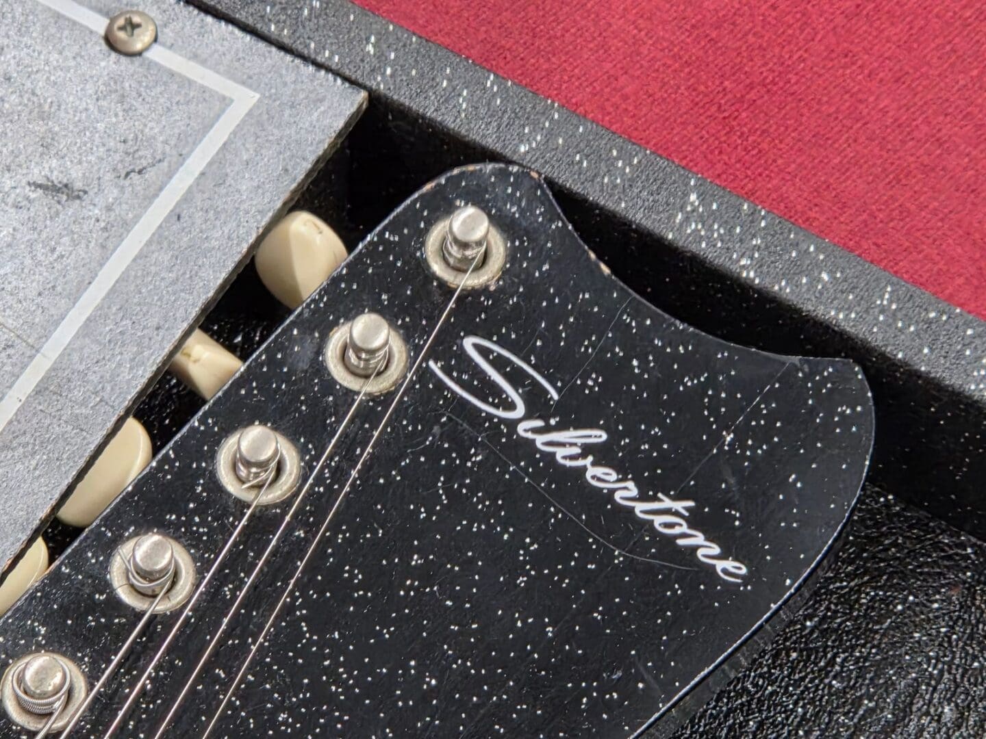 Silvertone Guitar in case with amp - Black Silvertone 1448 - Image 20