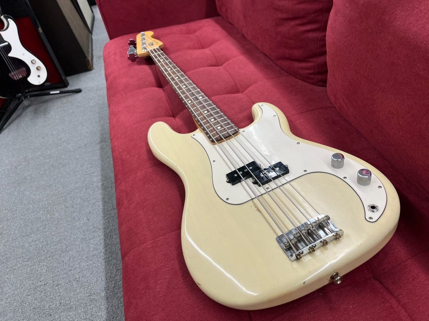 Fender Highway One Precision Bass with Rosewood Fretboard 2003 - Honey Blonde Transparent - Image 21