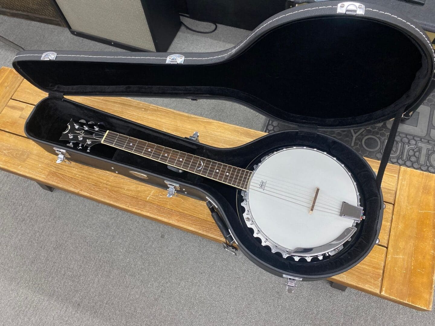 Dean Backwoods 6-String Banjo - Natural w/ Hard Case