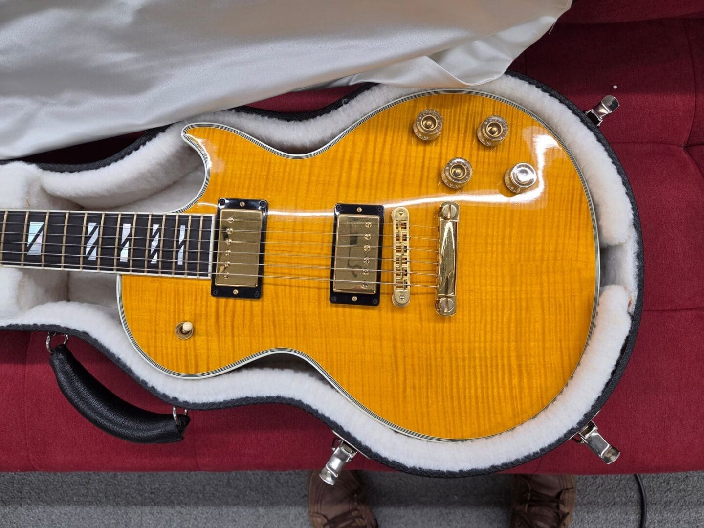 Gibson Les Paul Supreme with Case 2005 - Trans Amber - Image 12