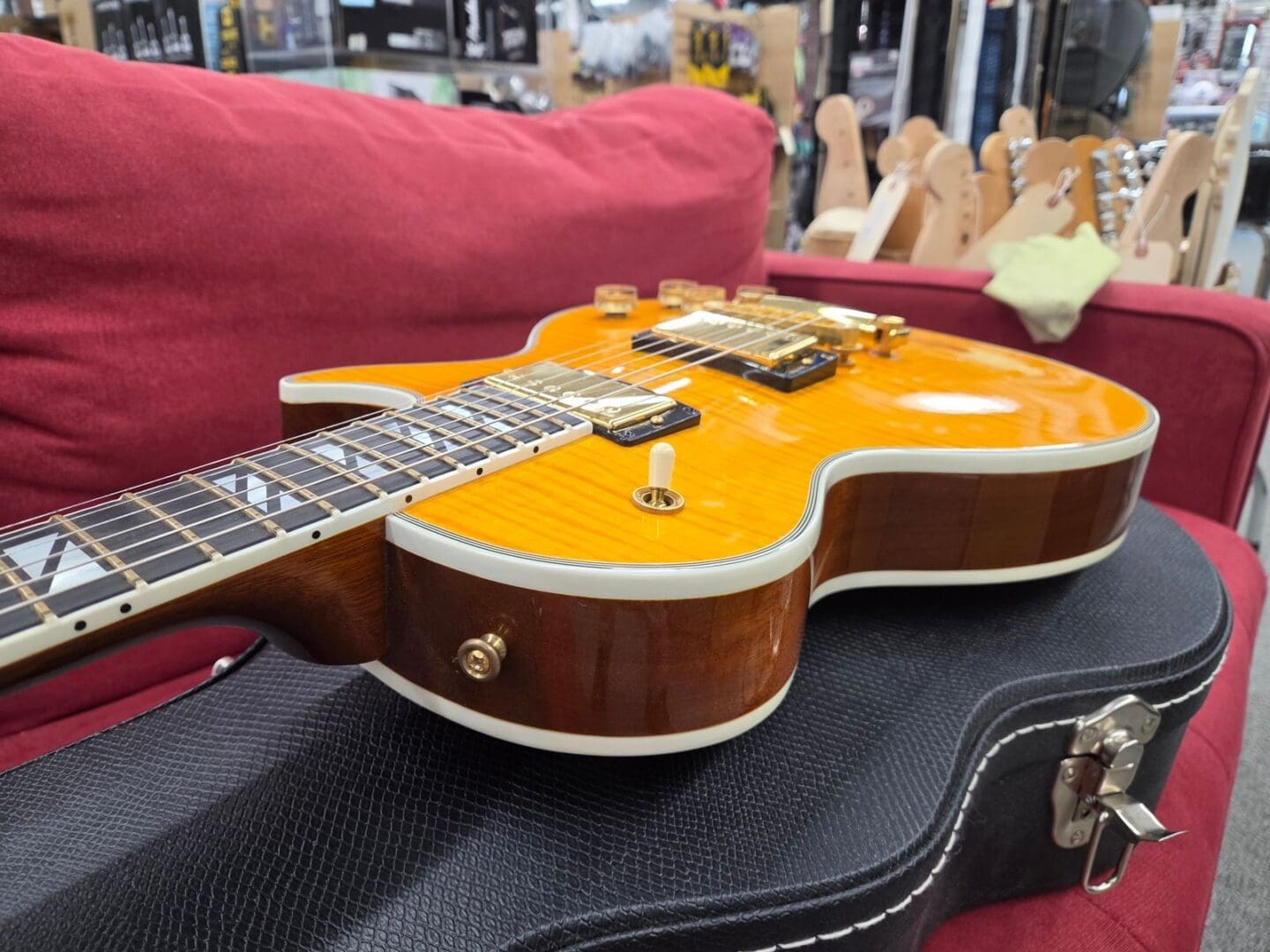 Gibson Les Paul Supreme with Case 2005 - Trans Amber - Image 14