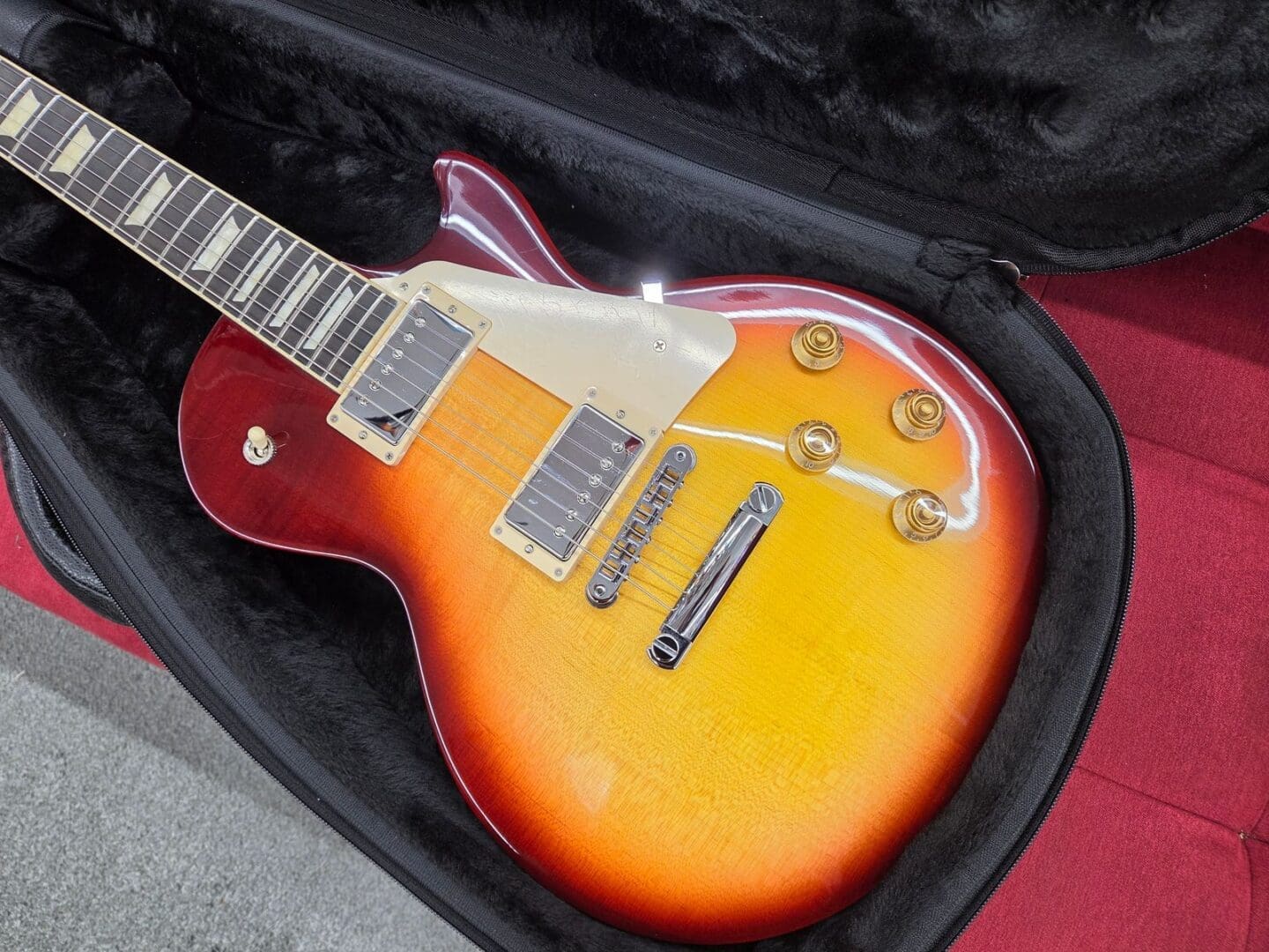 Gibson Les Paul Studio 2024 - Present - Cherry Sunburst - Image 9