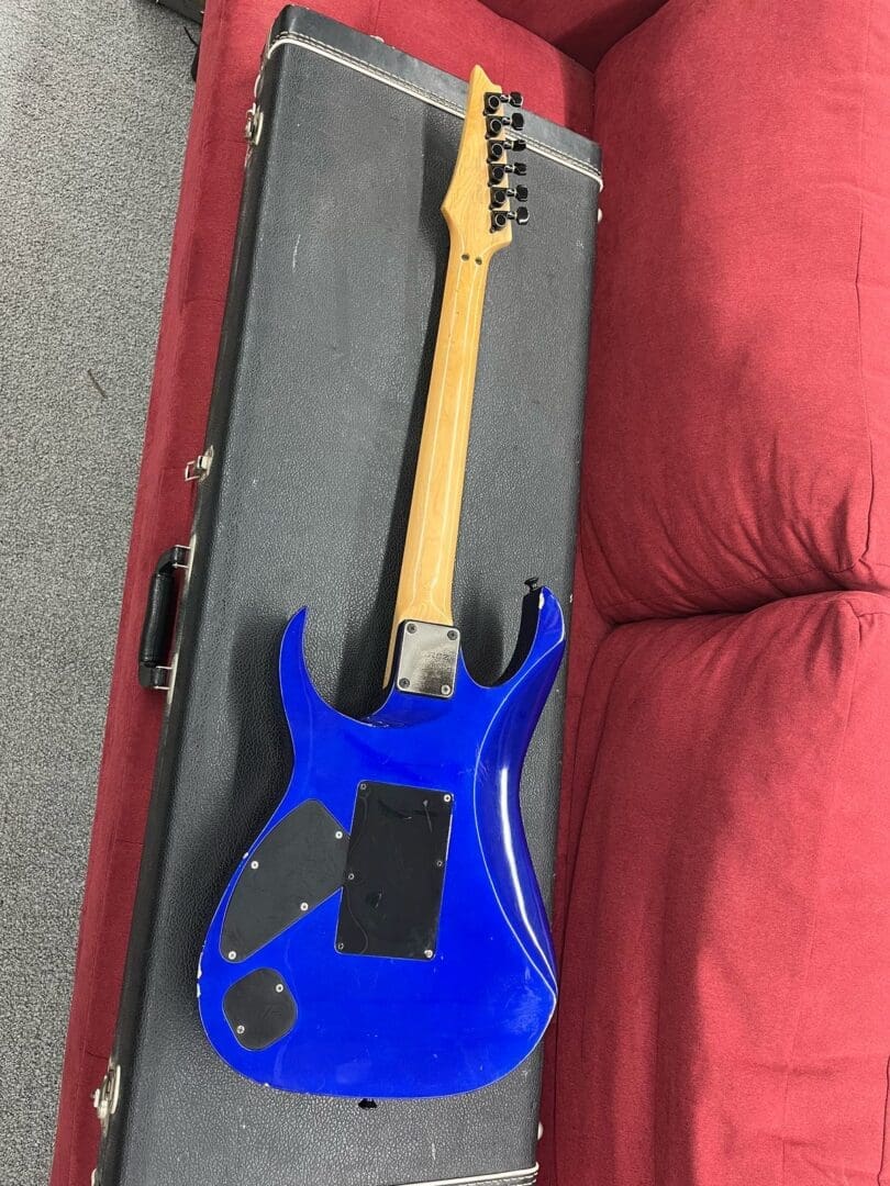 Ibanez RG570 Made in Japan 1990 - Blue W/ Hard Case - Image 8