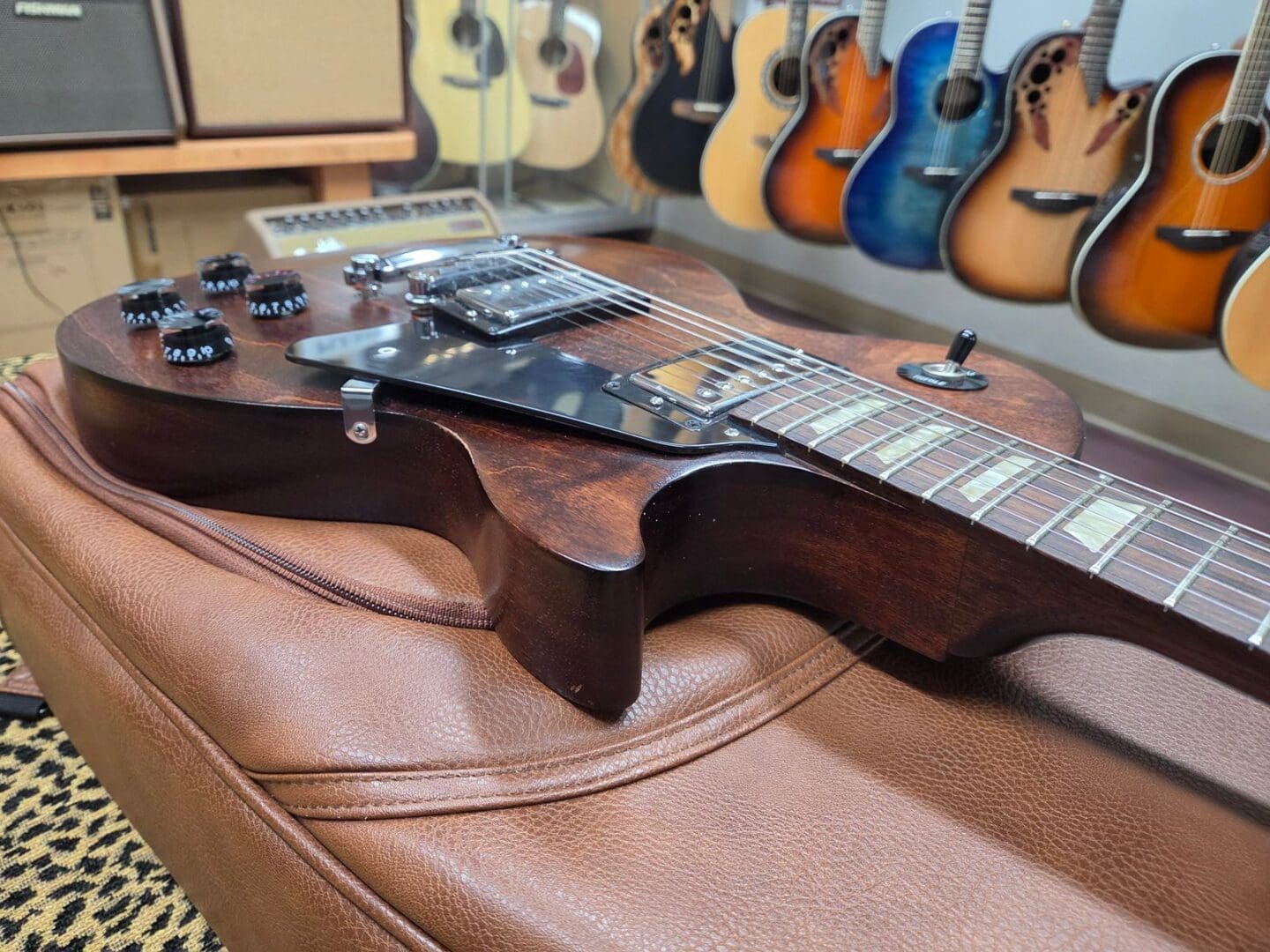 Gibson Les Paul Studio 2014 with Gigbag - Worn Brown - Image 8