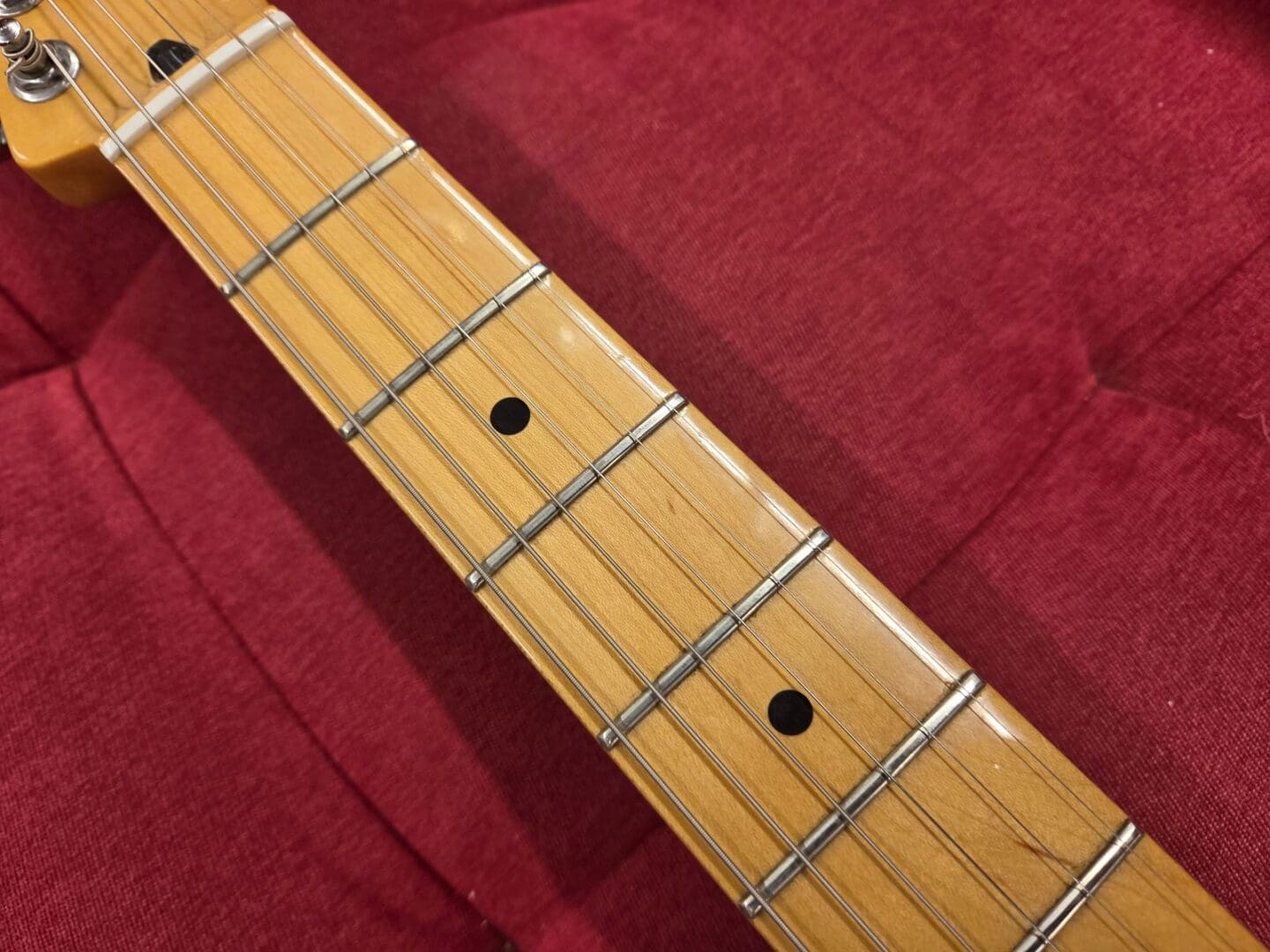 Fender Standard Stratocaster with Maple Fretboard 2011 - Black - Image 4