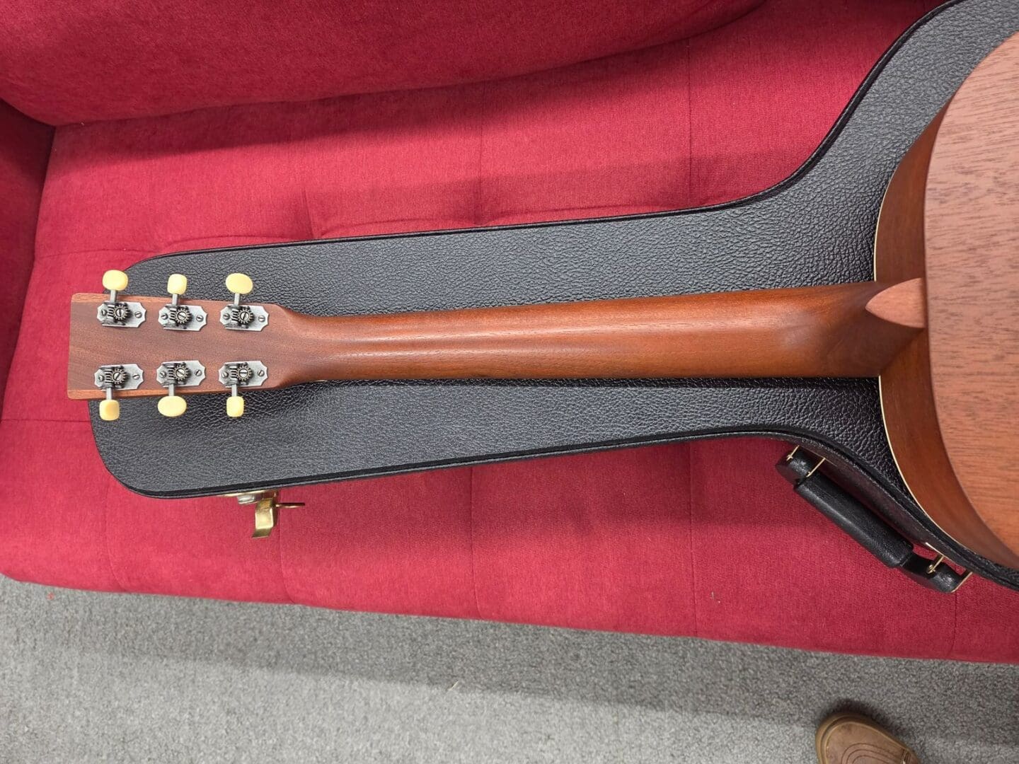 Martin 00L-17 Whiskey Sunset Sitka Spruce / Mahogany Left-Handed 14-Fret Grand Concert with Case - Whiskey Sunset - Image 8