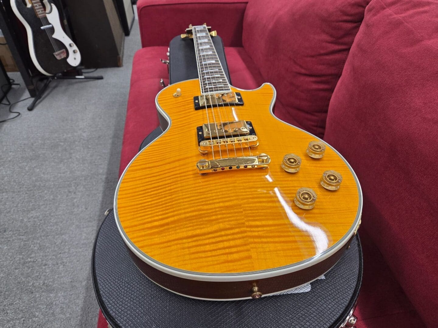 Gibson Les Paul Supreme with Case 2005 - Trans Amber - Image 9
