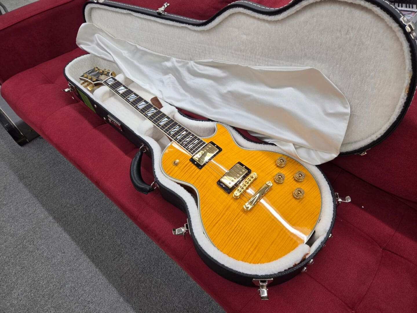 Gibson Les Paul Supreme with Case 2005 - Trans Amber - Image 11